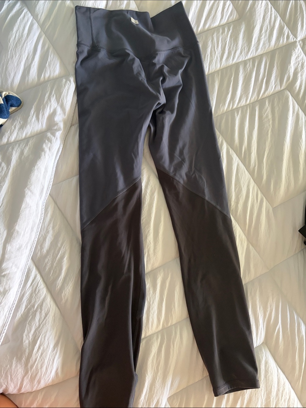 Vuori women’s Two-Tone Gray & Black Active Leggings